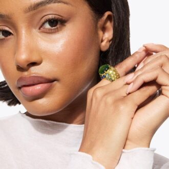 Anillo grande ovalado que cambia de color según el estado de ánimo