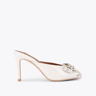 Zapatos de tacón con tachuelas y lazo Belgravia Zapatos de tacón con tachuelas y lazo Belgravia