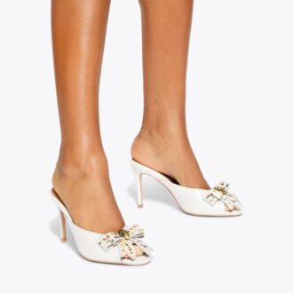 Zapatos de tacón con tachuelas y lazo Belgravia Zapatos de tacón con tachuelas y lazo Belgravia