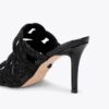 Zapatos destalonados con cadena de cristales
